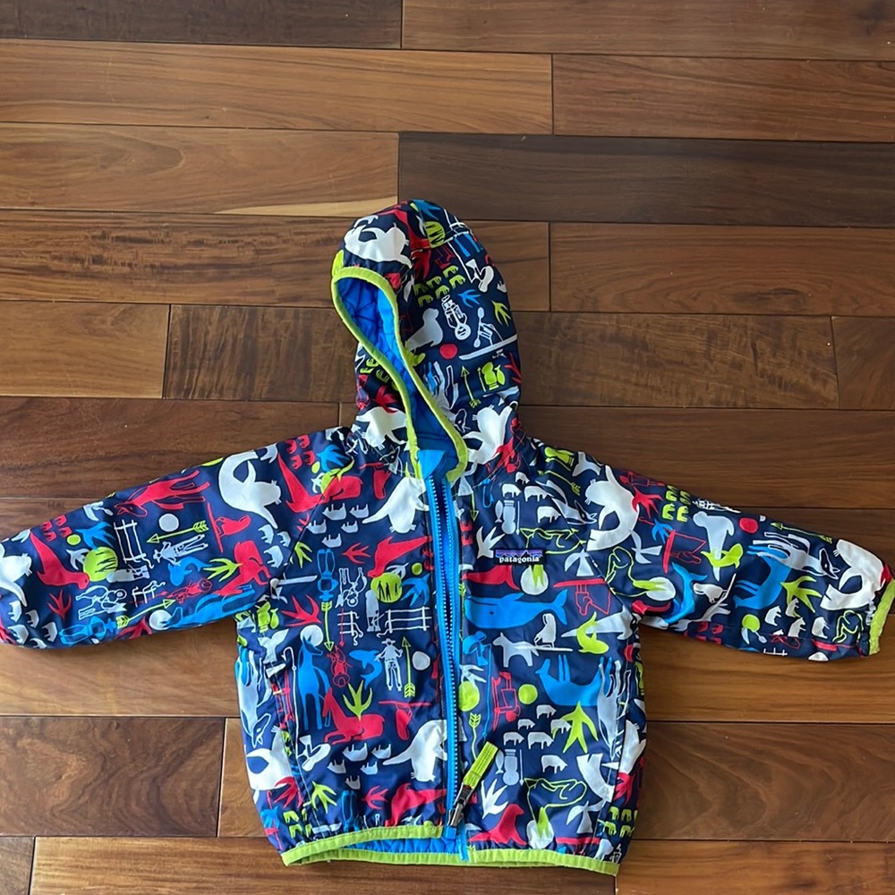 Patagonia baby / toddler 12-18 months reversible light down jacket